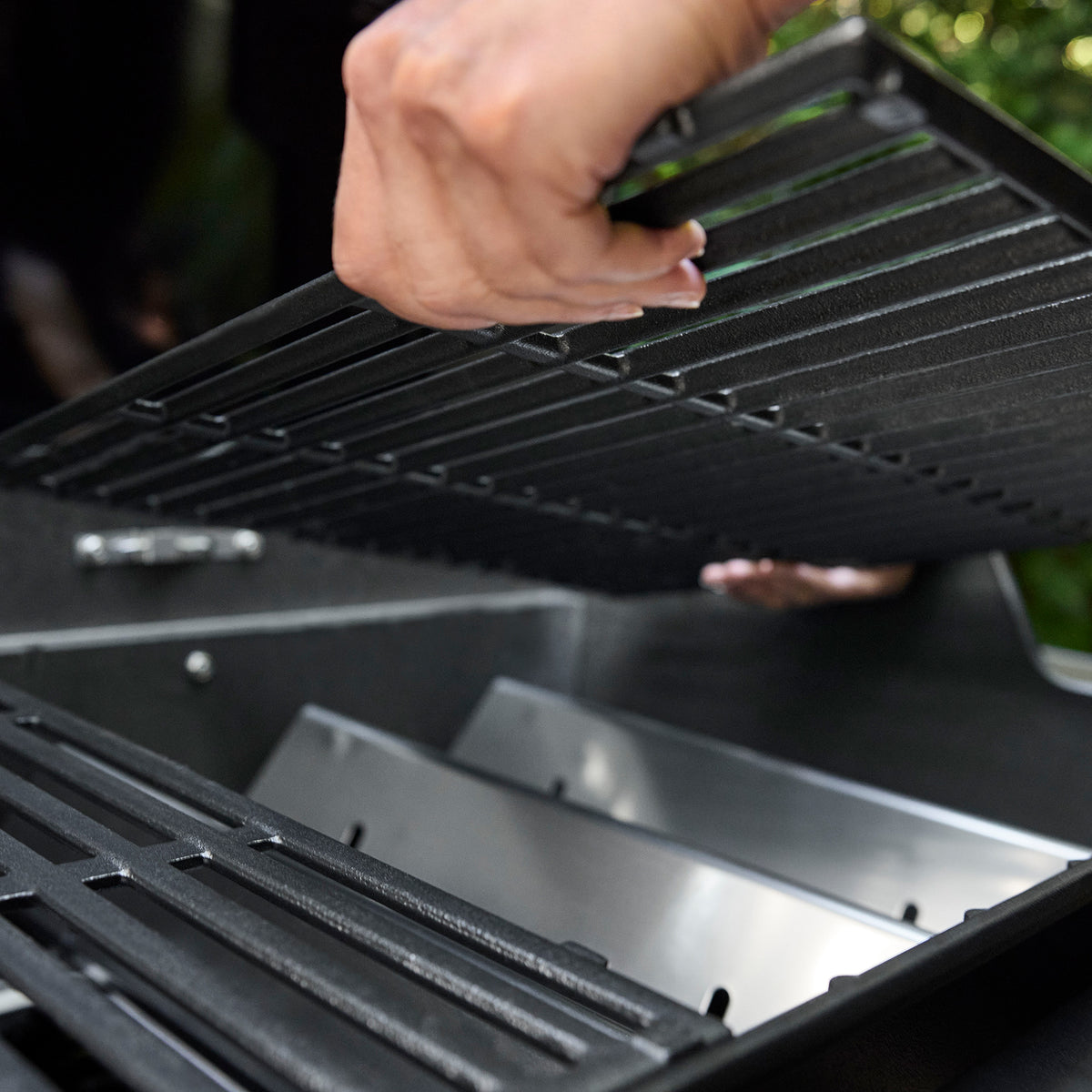 Weber Spirit E-325 Gas Grill Stealth Edition (Liquid Propane) – view 4