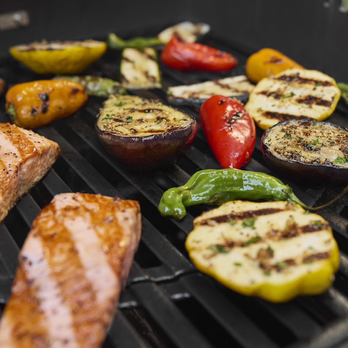 Weber Spirit E-425C Gas Grill Titanium Edition (Natural Gas) – view 7